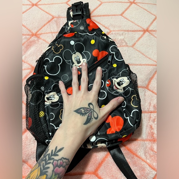 Large Mickey Mouse Sling Bag ✨NWOT✨ - Picture 5 of 7